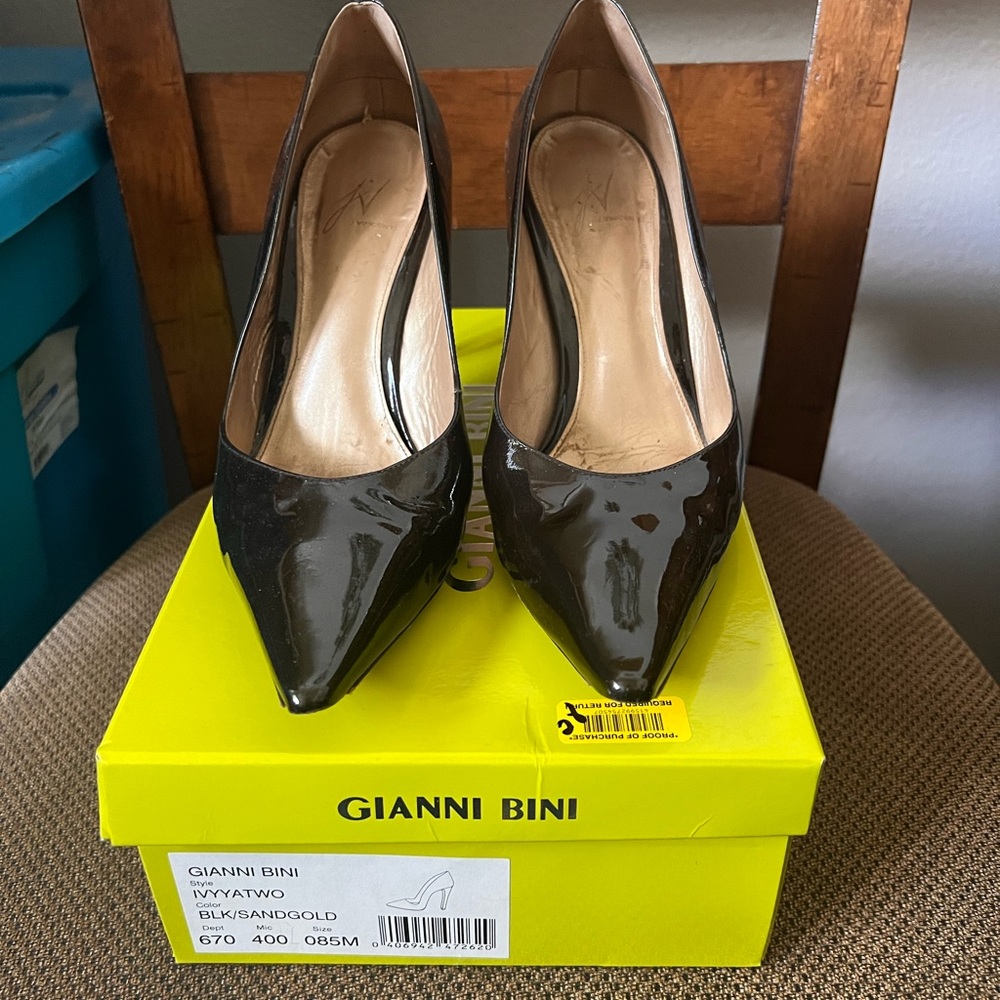 Gianni Bini Black/SandGold heels - Size 8 1/2